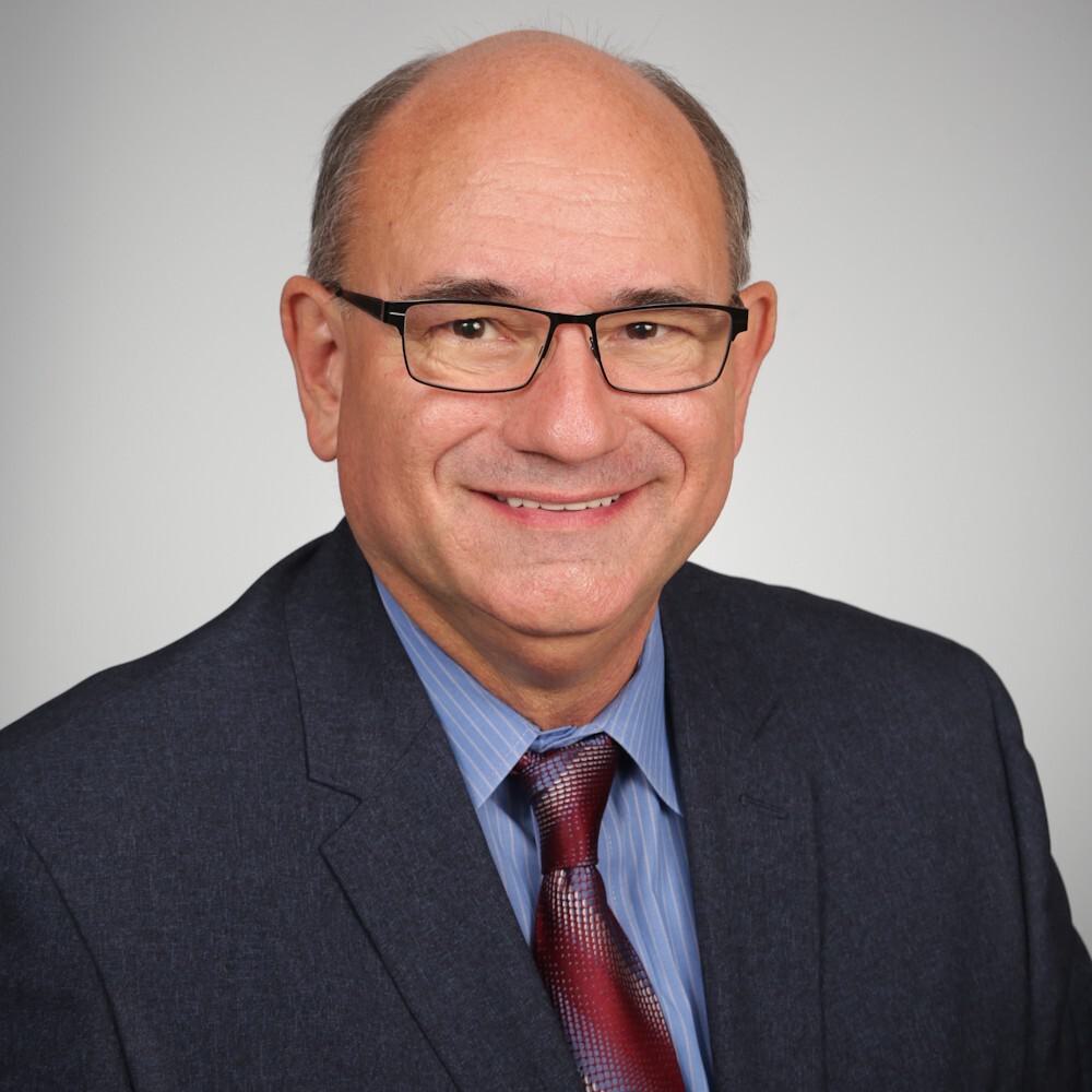 Robert Grafton Headshot.