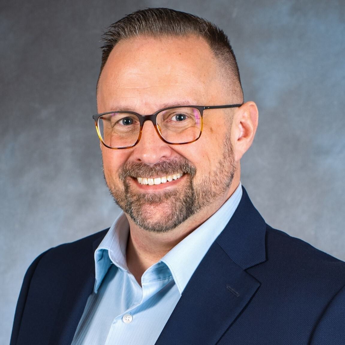 Scott Dean Headshot.