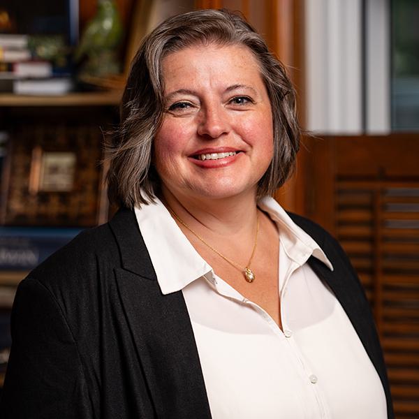 Liz Pursell headshot